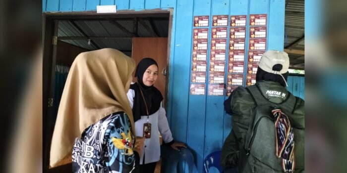 Sebanyak 27 Stiker Coklit WNI Domisili Malaysia, Ditempel Di Dinding Rumah Ketua RT Di Pulau Sebatik