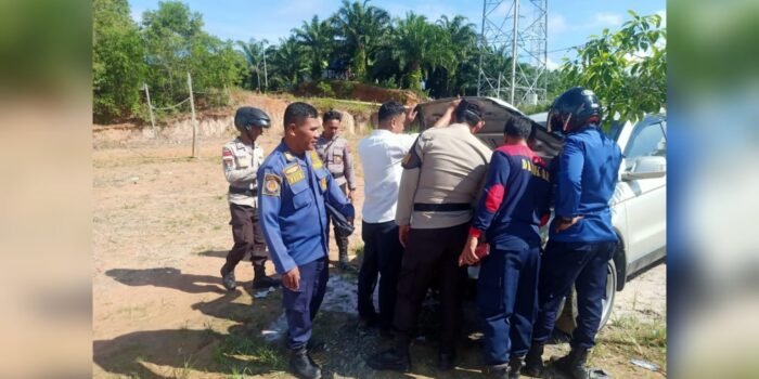 Diduga Korsleting, Mobil Guru SMP Di Pulau Sebatik Terbakar Di Lingkungan Sekolah