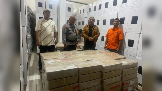 
					Alat Kelengkapan Pemilu Tiba Di Nunukan, KPU Susun Mekanisme Pendistribusian Ke Wilayah Yang Sulit Dijangkau