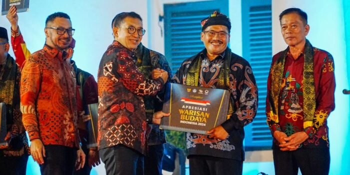 Pjs. Gubernur Togap Terima Apresiasi Warisan Budaya AWBI Tahun 2024 dari Menteri Kebudayaan