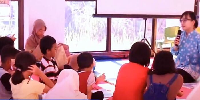 Bermain dan Belajar Bahasa Inggris Lebih Seru di Perpustakaan Provinsi Kaltara